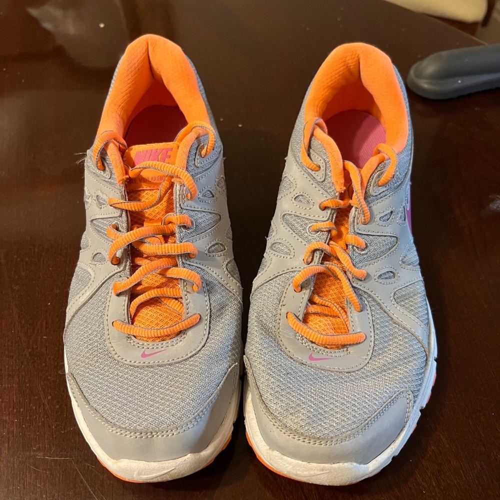 Nike Revolution 2 Athletic Running Shoes Size 9.5 - Picture 2 of 8